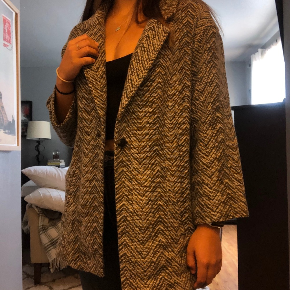 Grey Coat - Picture 2 of 5